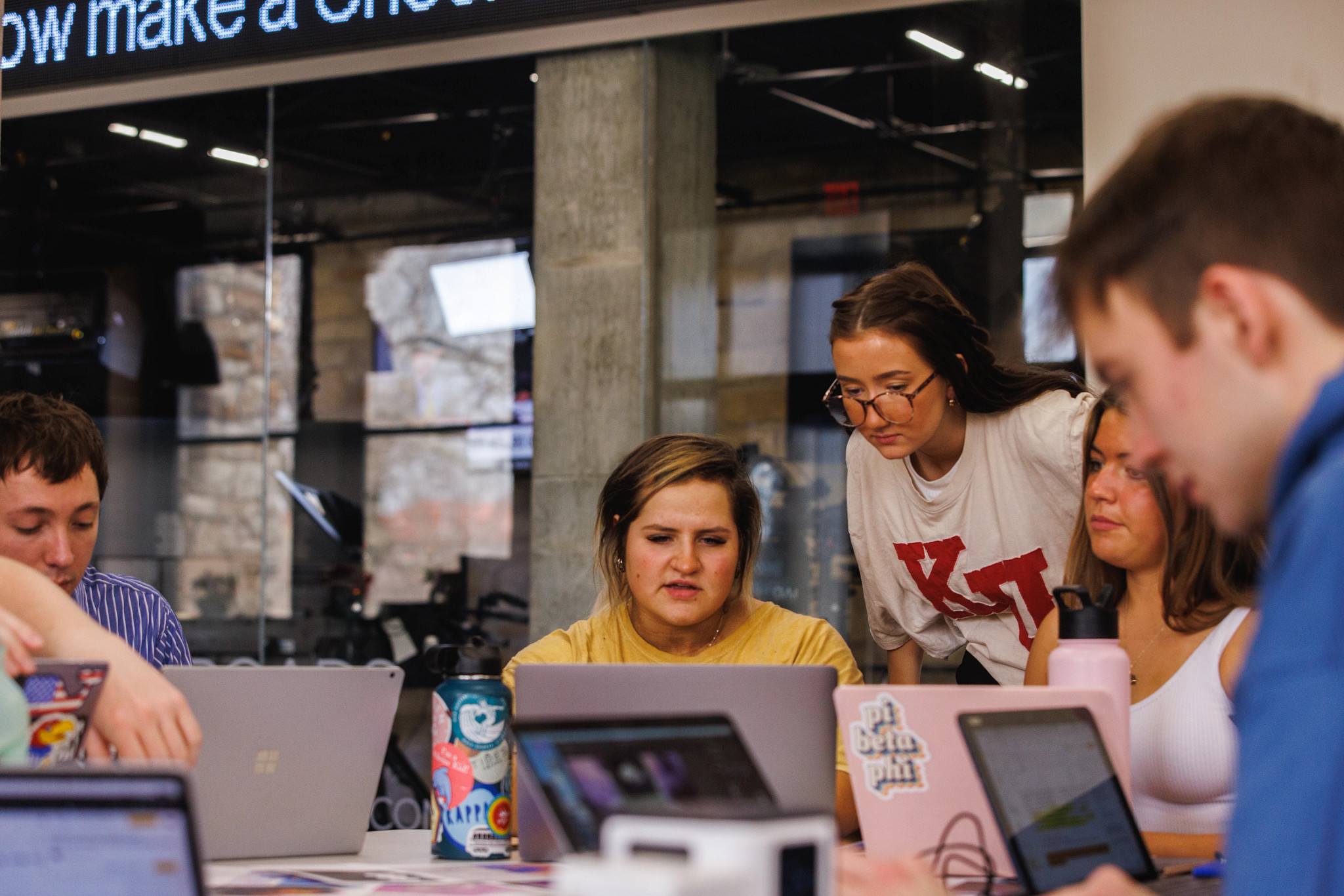 2205049_AW_The Agency-308